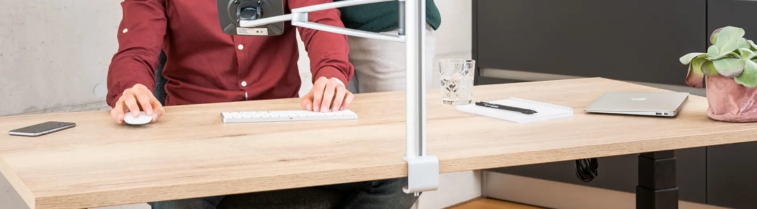 Monitorsäule mit Tischklemme, Anwendung Monitorsäule mit Tischklemme, Anwendung