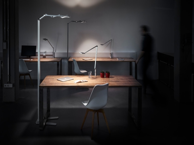Novus Attenzia space LED Stehleuchte, dimmbar 4000K, weiß (740+3191+000) Anwendung Büro